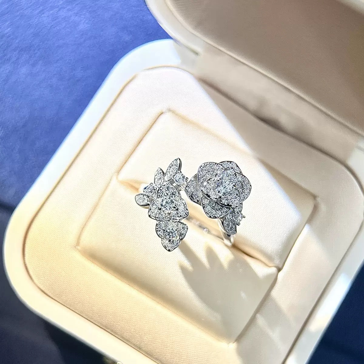 Anillo Pétalo Divino